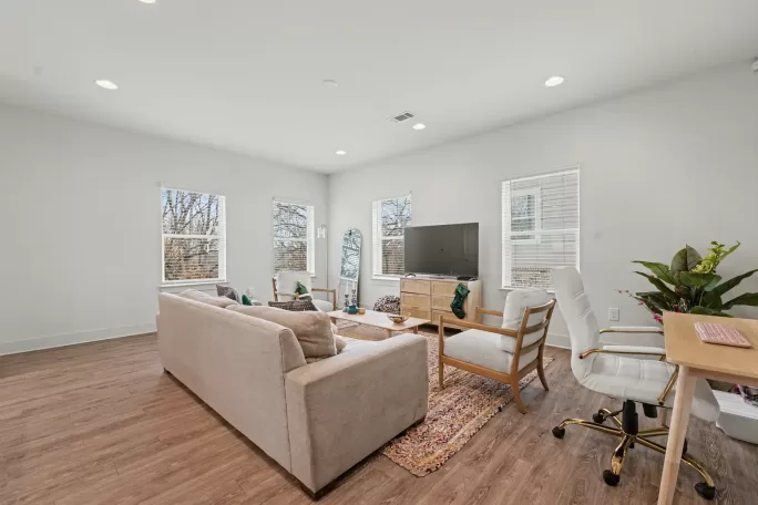 Gallery Image (3 of 21)